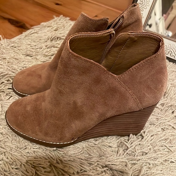 Lucky Brand Shoes - Lucky brand closed toes wedges